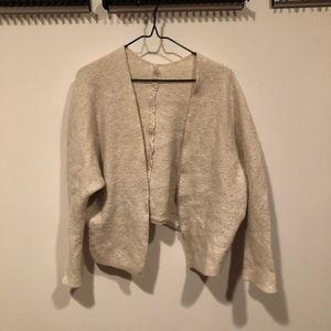 LIGHT CREAM COLORED SWEATER LIGHTLY WORN